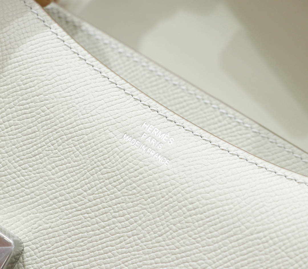 Hermès（爱马仕）Constance 空姐包 Epsom 奶昔白 全手缝 银扣 19cm