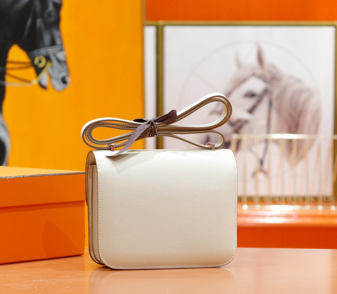 Hermès（爱马仕）Constance 空姐包 Epsom 奶昔白 全手缝 银扣 19cm