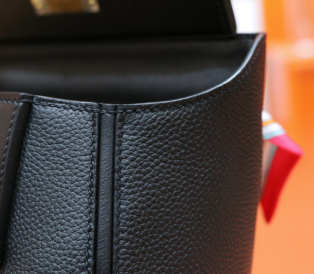 Hermès（爱马仕）H2424 黑色 Evercolor 拼 Swift 金扣 29cm 全手缝