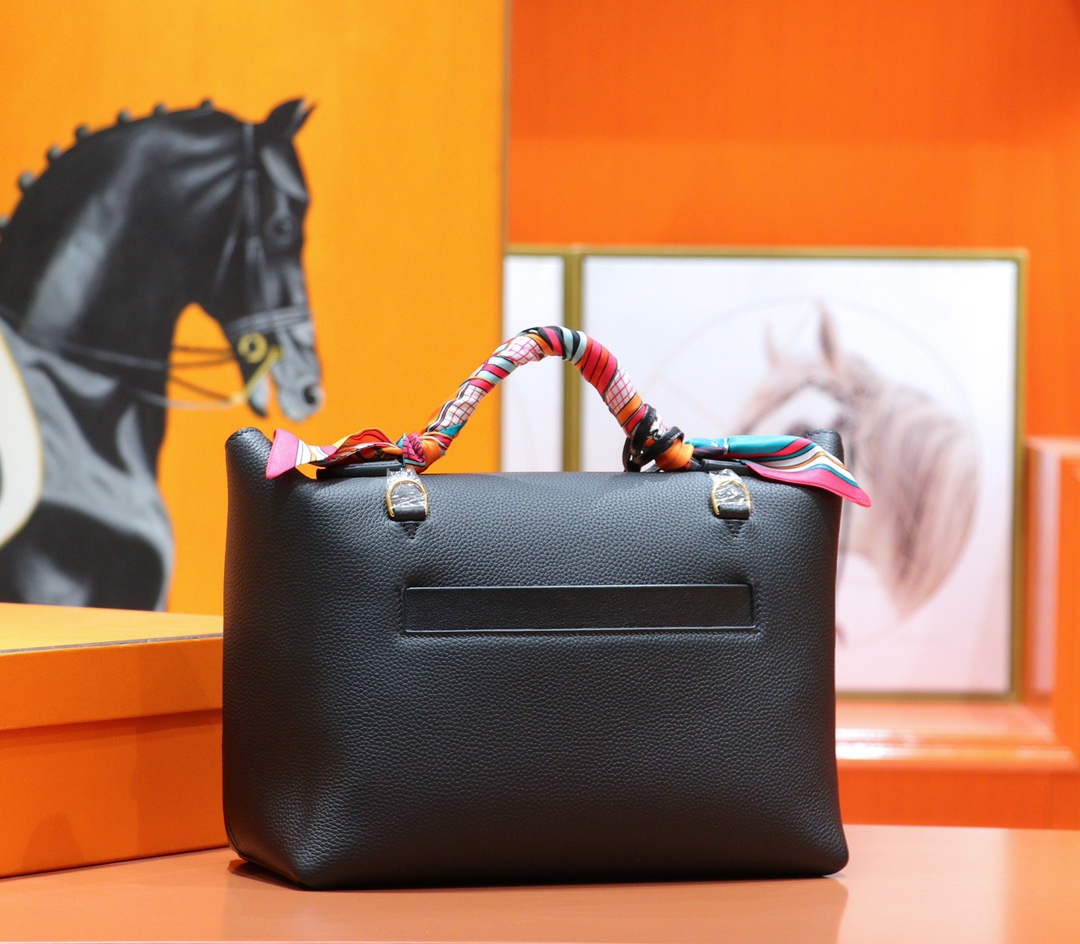 Hermès（爱马仕）H2424 黑色 Evercolor 拼 Swift 金扣 29cm 全手缝