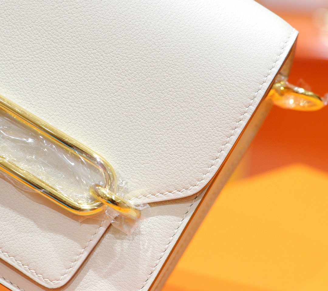 Hermès（爱马仕）Roulis 猪鼻子 奶昔白 Evercolor 全手缝 金扣 19cm