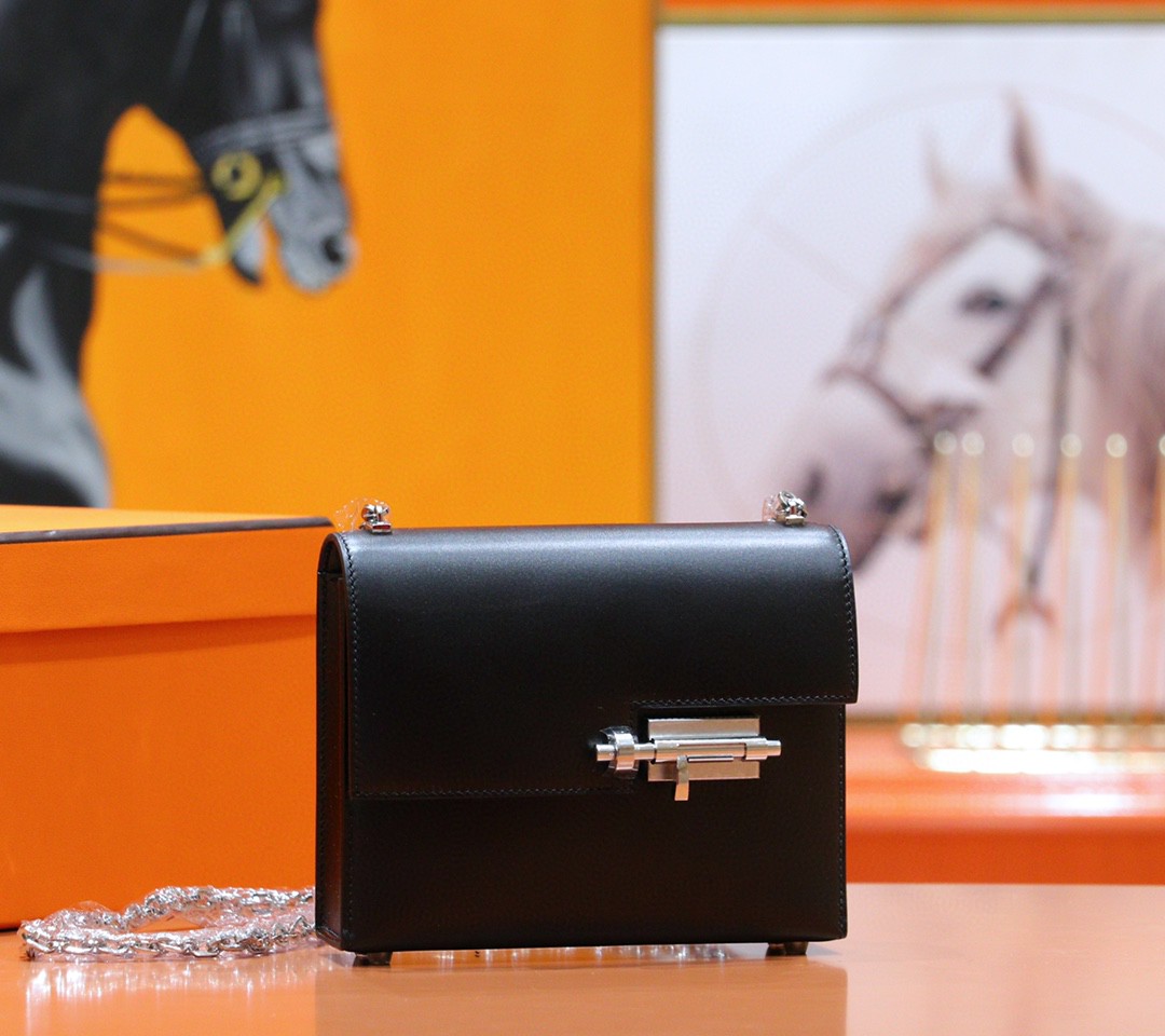 Hermès（爱马仕）Verrou 插销包 黑色 Box 小牛皮 全手缝 银扣 17cm