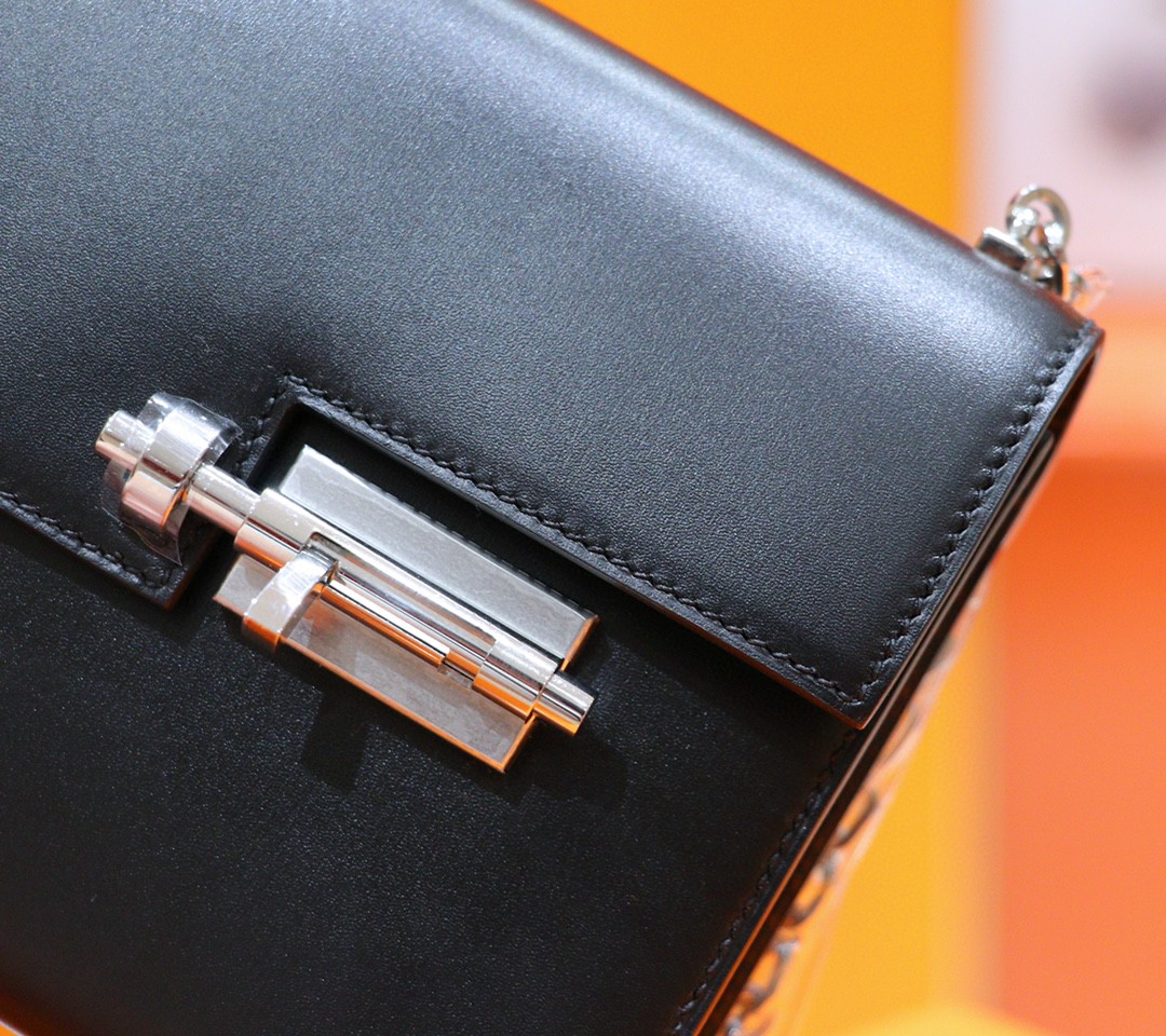 Hermès（爱马仕）Verrou 插销包 黑色 Box 小牛皮 全手缝 银扣 17cm
