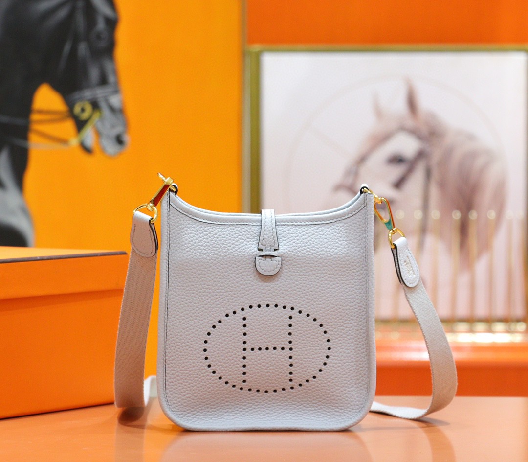 Hermès（爱马仕）Evelyne 伊芙琳 圣杯蓝 Togo 全手缝 小牛皮 金扣 17cm