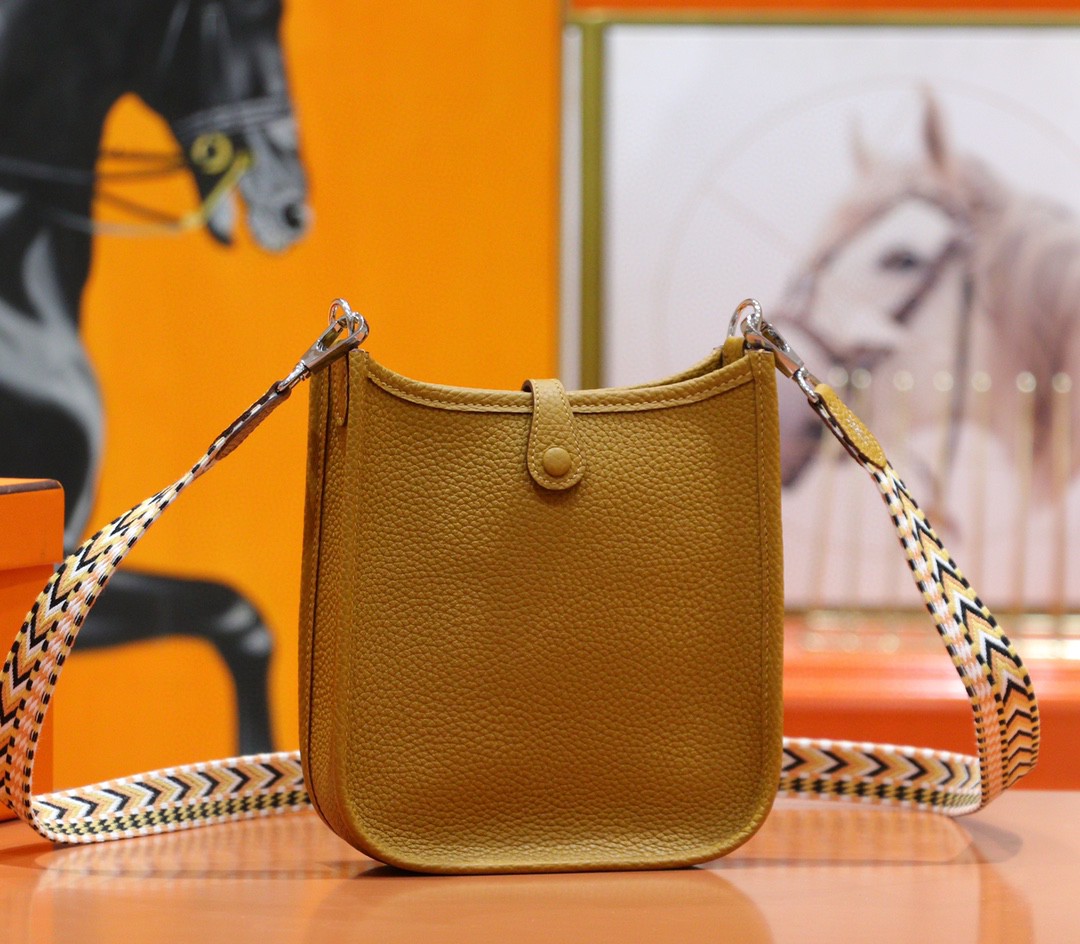 Hermès（爱马仕）Evelyne 伊芙琳 芝麻色 Togo 小牛皮 全手缝 银扣 17cm