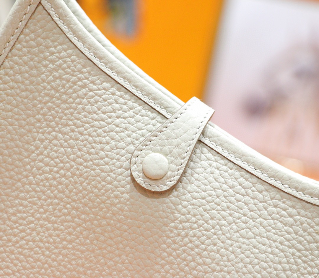 Hermès（爱马仕）Evelyne 伊芙琳 奶昔白 Togo 全手缝 小牛皮 银扣 17cm