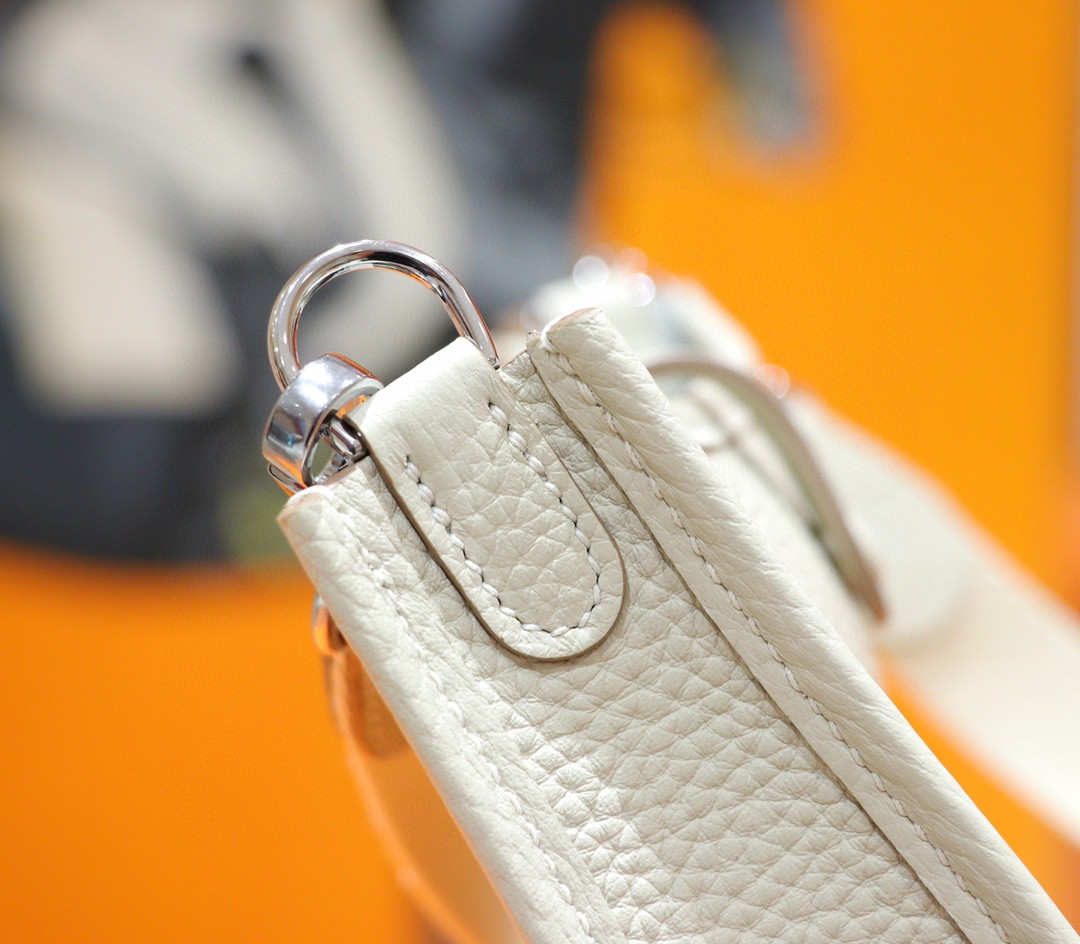 Hermès（爱马仕）Evelyne 伊芙琳 奶昔白 Togo 全手缝 小牛皮 银扣 17cm