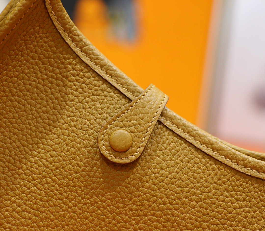 Hermès（爱马仕）Evelyne 伊芙琳 芝麻色 Togo 小牛皮 全手缝 银扣 17cm