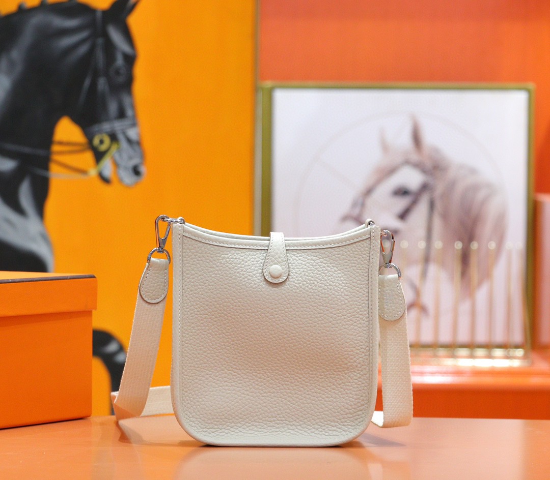Hermès（爱马仕）Evelyne 伊芙琳 奶昔白 Togo 全手缝 小牛皮 银扣 17cm