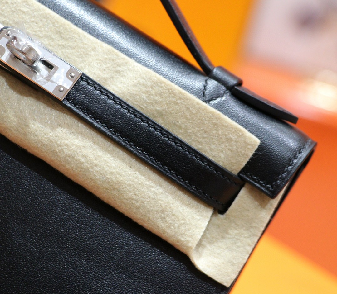 Hermès（爱马仕）Minikelly Pochette 黑色 Swift 全手缝 小牛皮 银扣 22cm 晚宴包