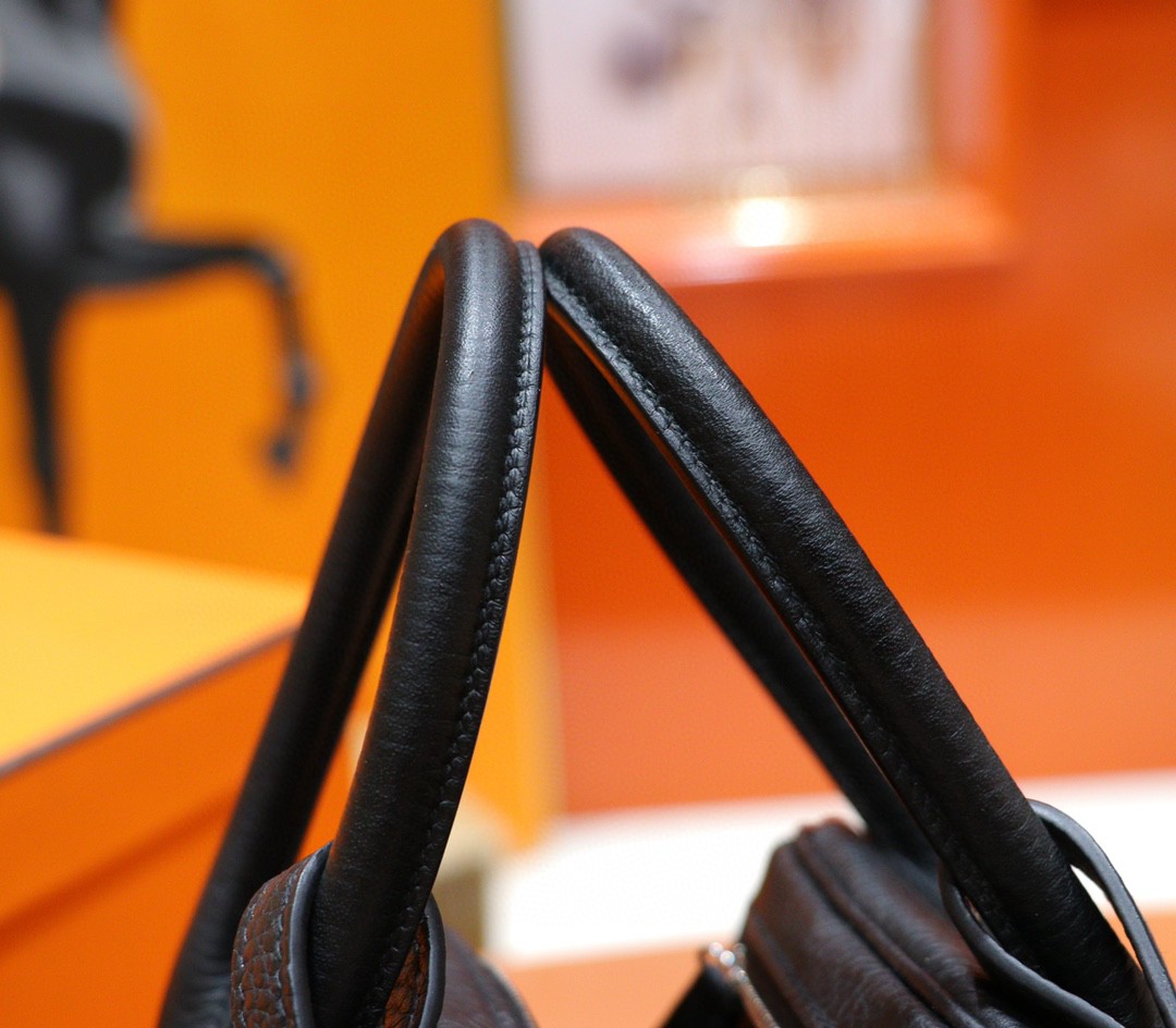 Hermès（爱马仕）Lindy 琳迪包 黑色 Togo 全手缝 小牛皮 银扣 26cm