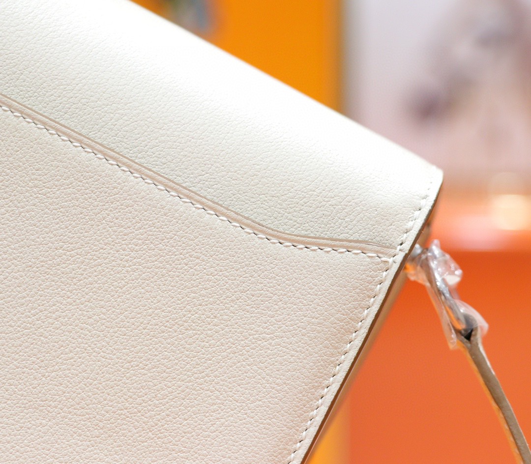 Hermès（爱马仕）Roulis 猪鼻子 奶昔白 Evercolor 全手缝 小牛皮 银扣 24cm