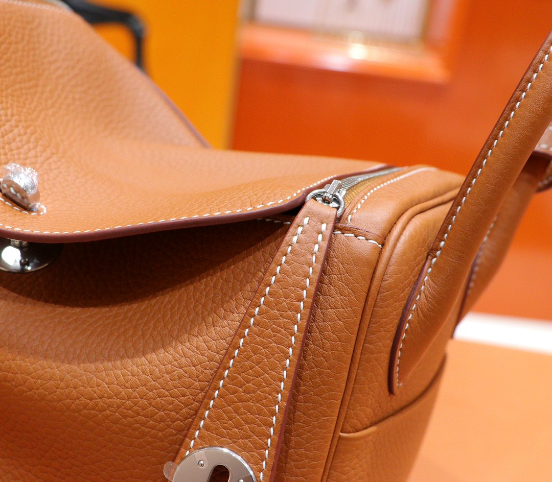 Hermès（爱马仕）Lindy 琳迪包 金棕色 Togo 全手缝 小牛皮 银扣 26cm