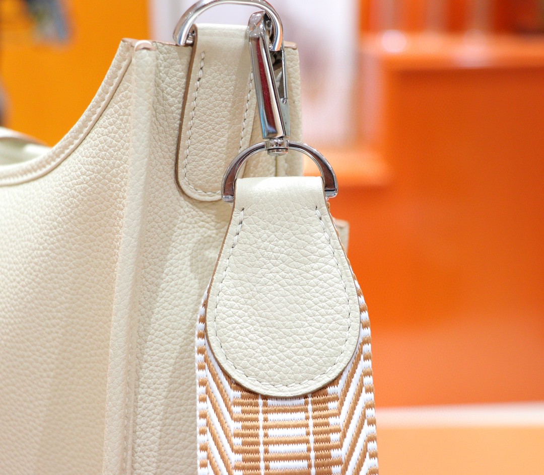 Hermès（爱马仕）Evelyne 伊芙琳 奶昔白 Togo 全手缝 小牛皮 银扣 28cm