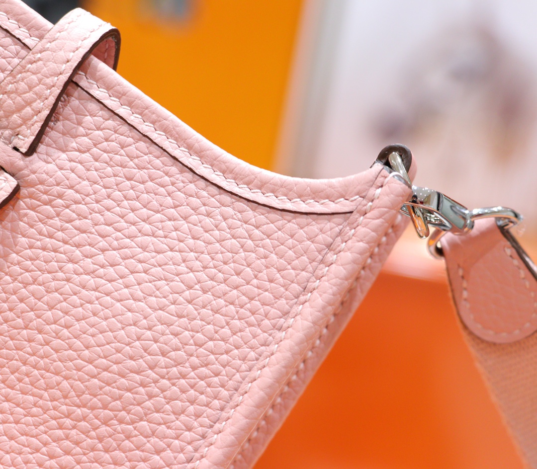 Hermès（爱马仕）Evelyne 伊芙琳 奶昔粉 Togo 全手缝 小牛皮 银扣 17cm