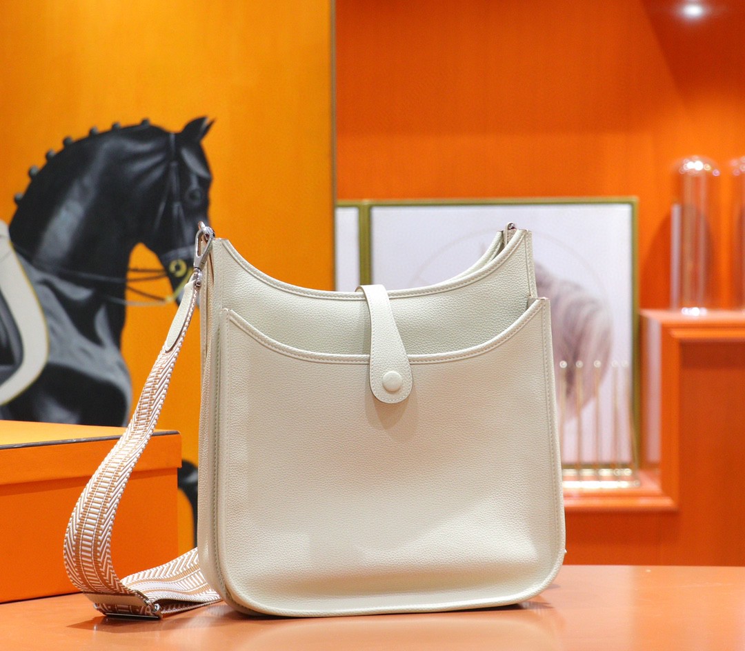Hermès（爱马仕）Evelyne 伊芙琳 奶昔白 Togo 全手缝 小牛皮 银扣 28cm