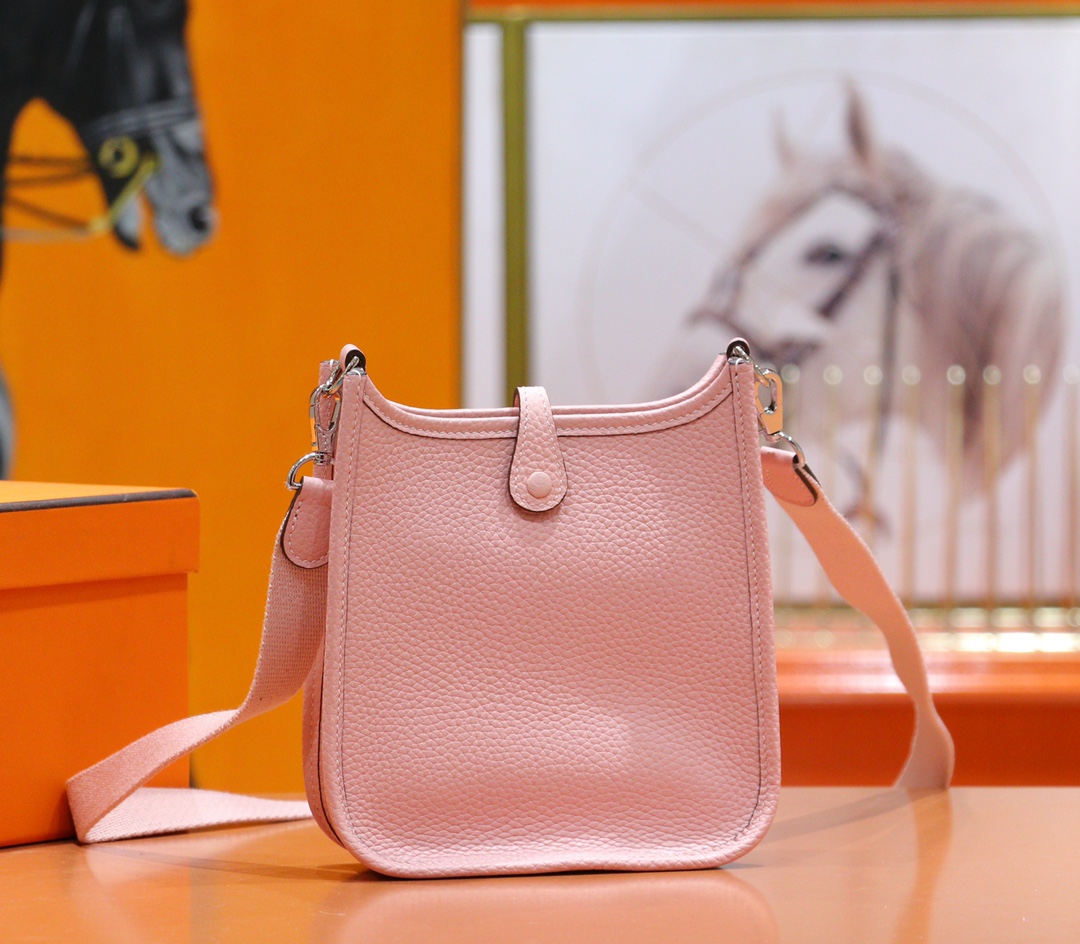 Hermès（爱马仕）Evelyne 伊芙琳 奶昔粉 Togo 全手缝 小牛皮 银扣 17cm