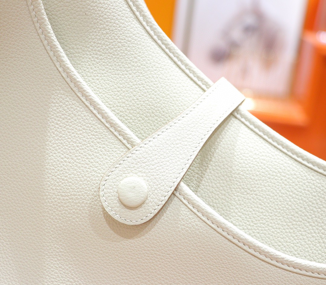 Hermès（爱马仕）Evelyne 伊芙琳 奶昔白 Togo 全手缝 小牛皮 银扣 28cm