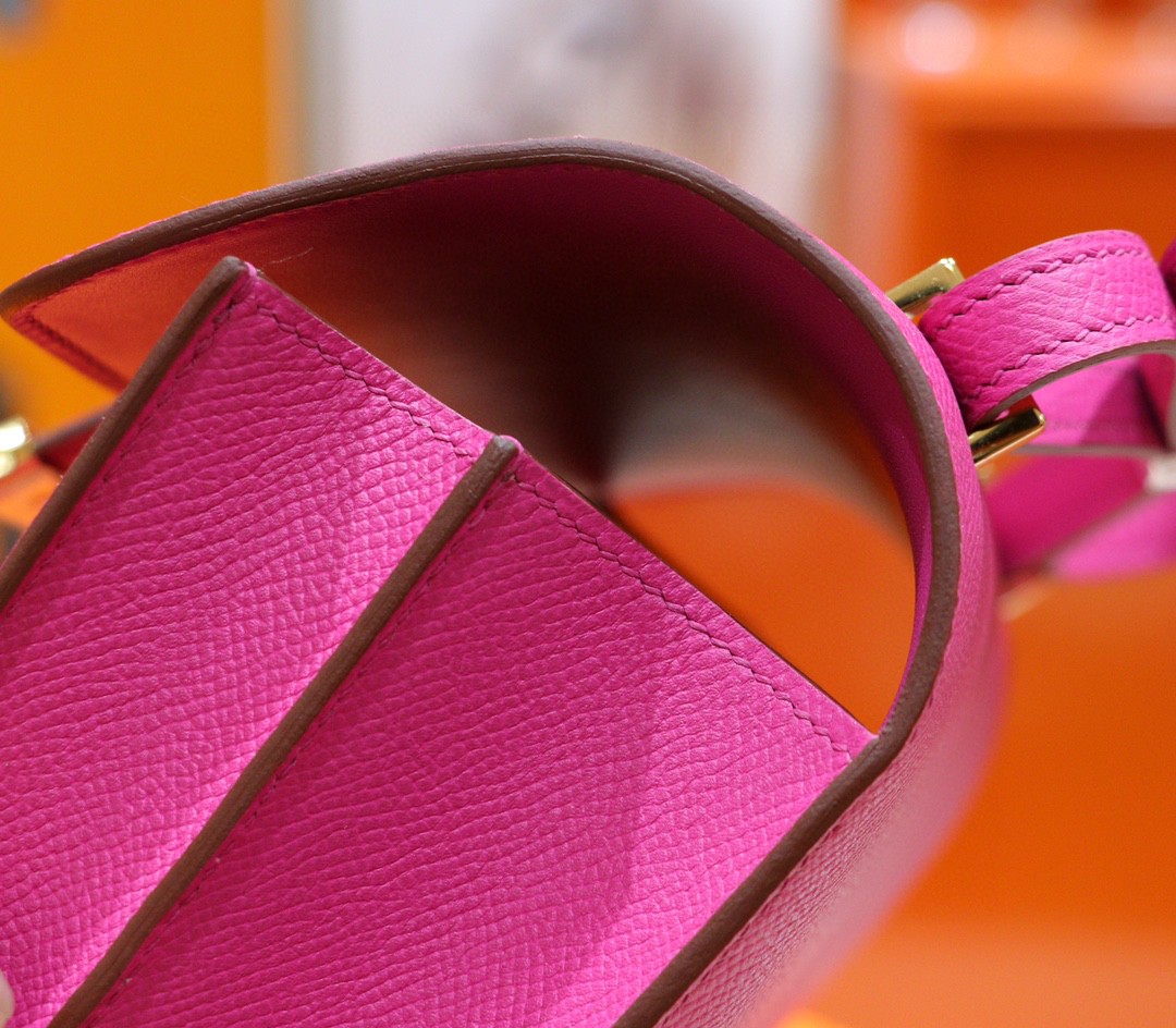 Hermès（爱马仕）Constance 空姐包 玉兰粉 Epsom 小牛皮 全手缝 金扣 18cm