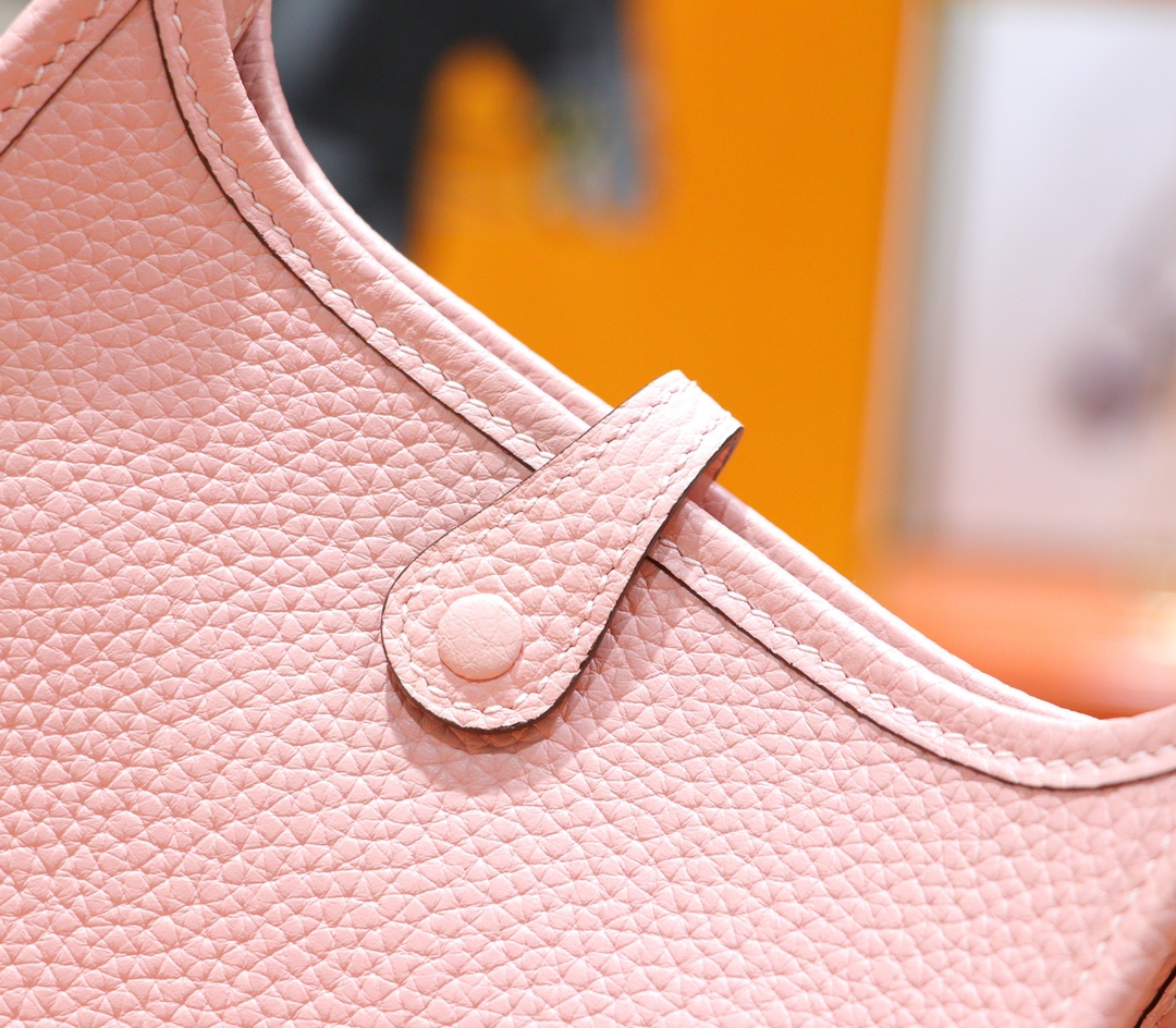 Hermès（爱马仕）Evelyne 伊芙琳 奶昔粉 Togo 全手缝 小牛皮 银扣 17cm