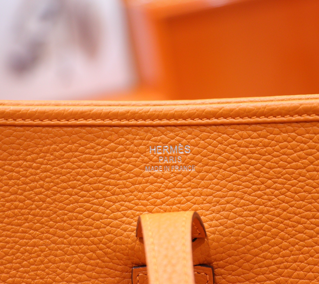 Hermès（爱马仕）Evelyne 伊芙琳 橙色 Togo 小牛皮 全手缝 银扣 28cm