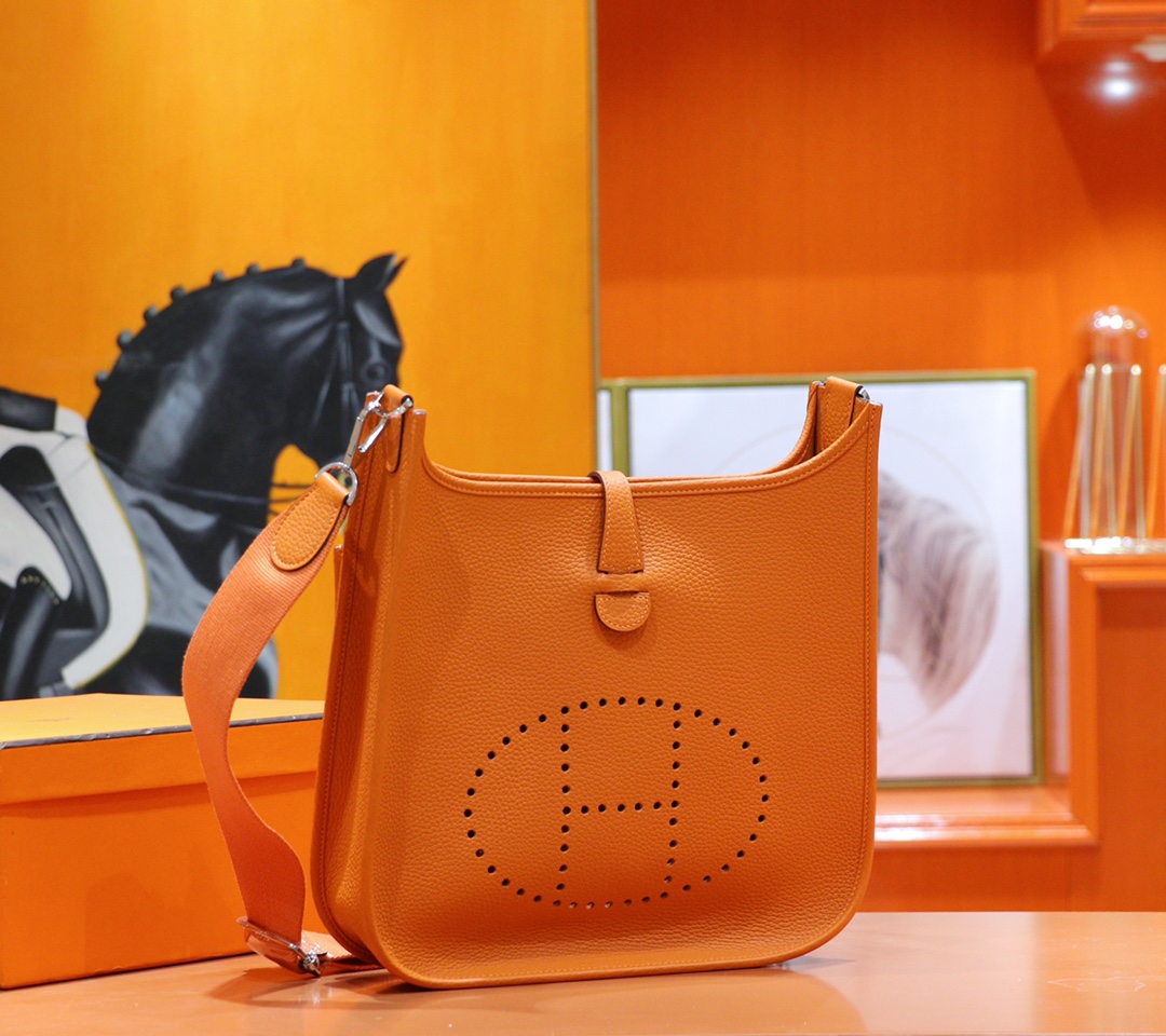 Hermès（爱马仕）Evelyne 伊芙琳 橙色 Togo 小牛皮 全手缝 银扣 28cm