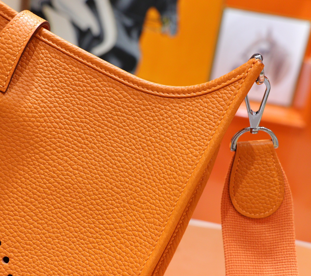 Hermès（爱马仕）Evelyne 伊芙琳 橙色 Togo 小牛皮 全手缝 银扣 28cm