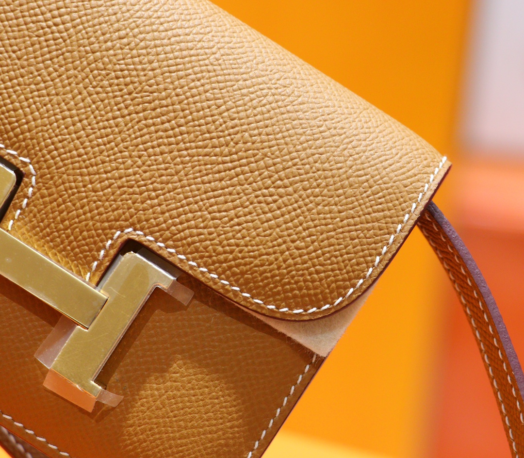 Hermès（爱马仕）Constance Slim 金棕色 Epsom 全手缝 小牛皮 金扣 12cm
