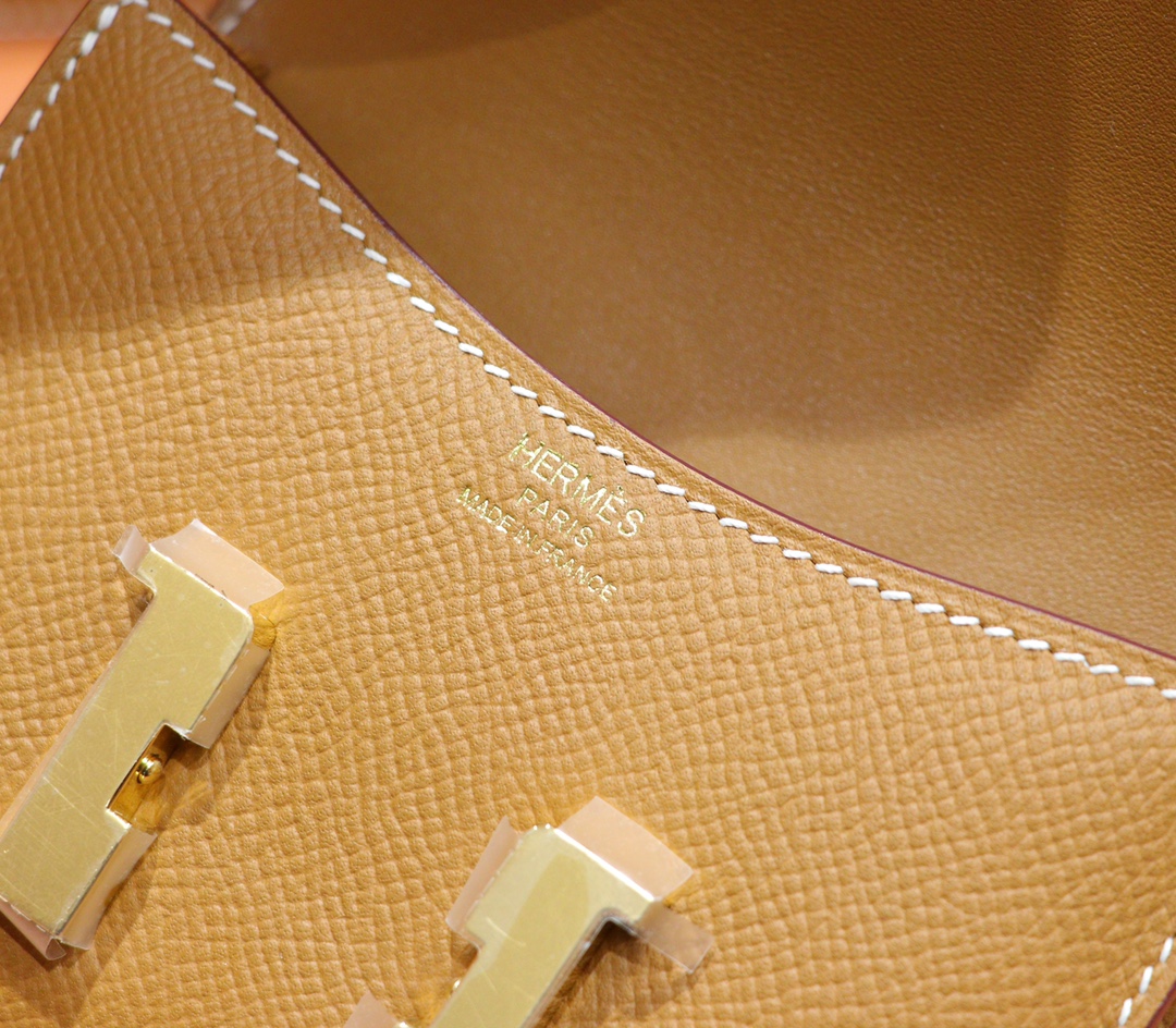 Hermès（爱马仕）Constance Slim 金棕色 Epsom 全手缝 小牛皮 金扣 12cm