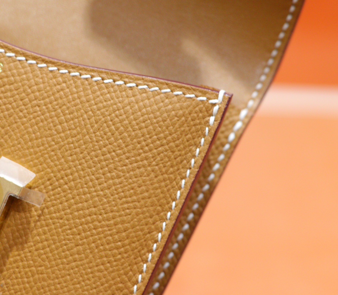 Hermès（爱马仕）Constance Slim 金棕色 Epsom 全手缝 小牛皮 金扣 12cm