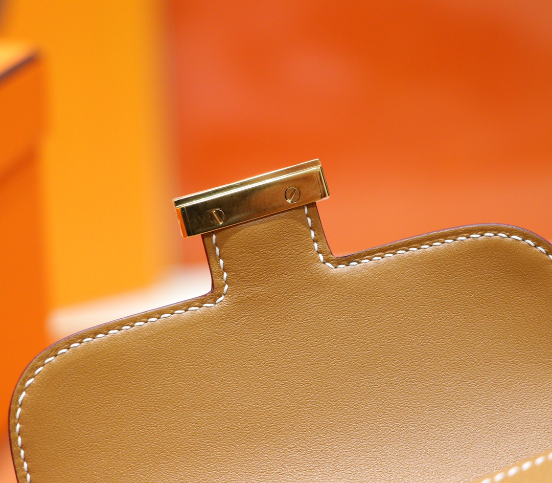 Hermès（爱马仕）Constance Slim 金棕色 Epsom 全手缝 小牛皮 金扣 12cm